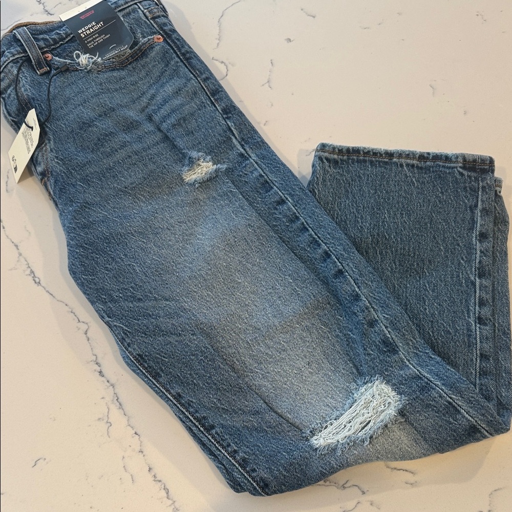 Levi's wedgie straight size 28 NWT